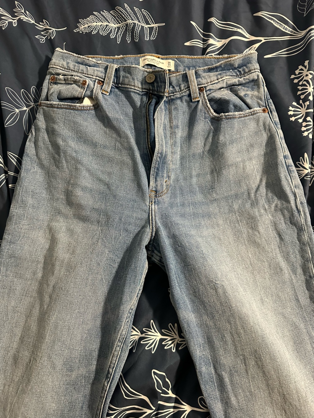 Abercrombie Curve Love Ultra High Rise Ankle Straight Jeans – 30/10
